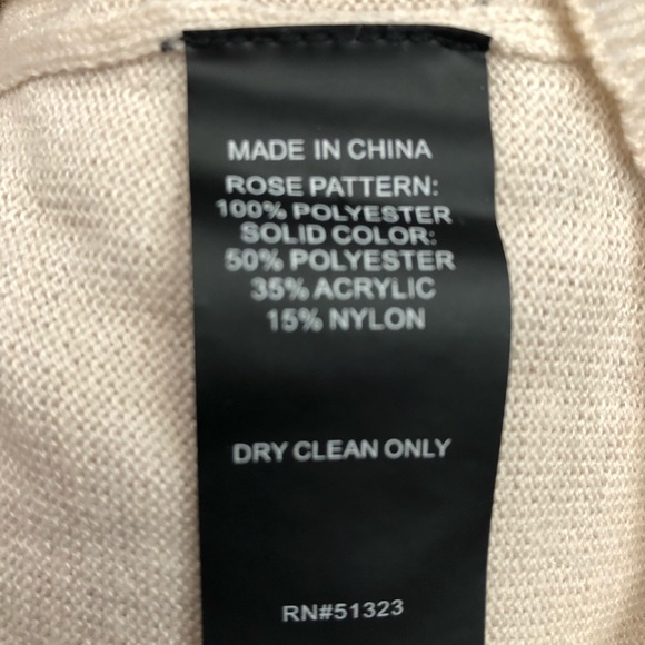 Vince Camuto XS Creamy Rose Short Sleeve Knit Top - Picture 6 of 6